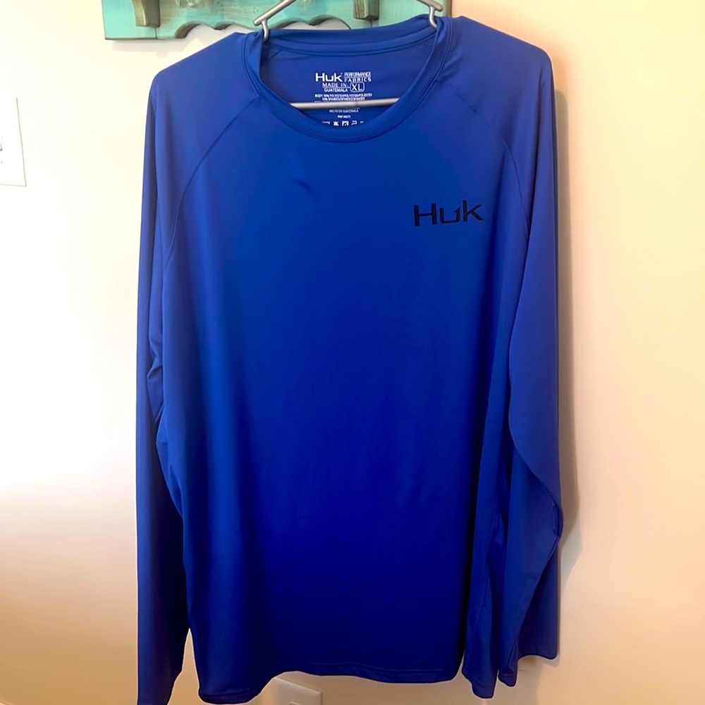 Men’s Huk fishing shirt.